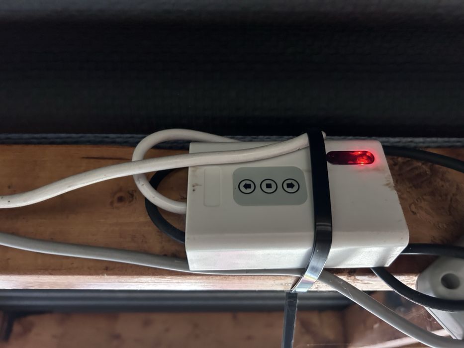 Avtec 270 ekran do projektora elektryczny