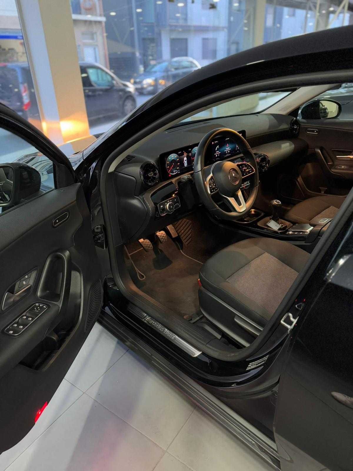 MERCEDES-BENZ A180d (Só com 71 059 km)