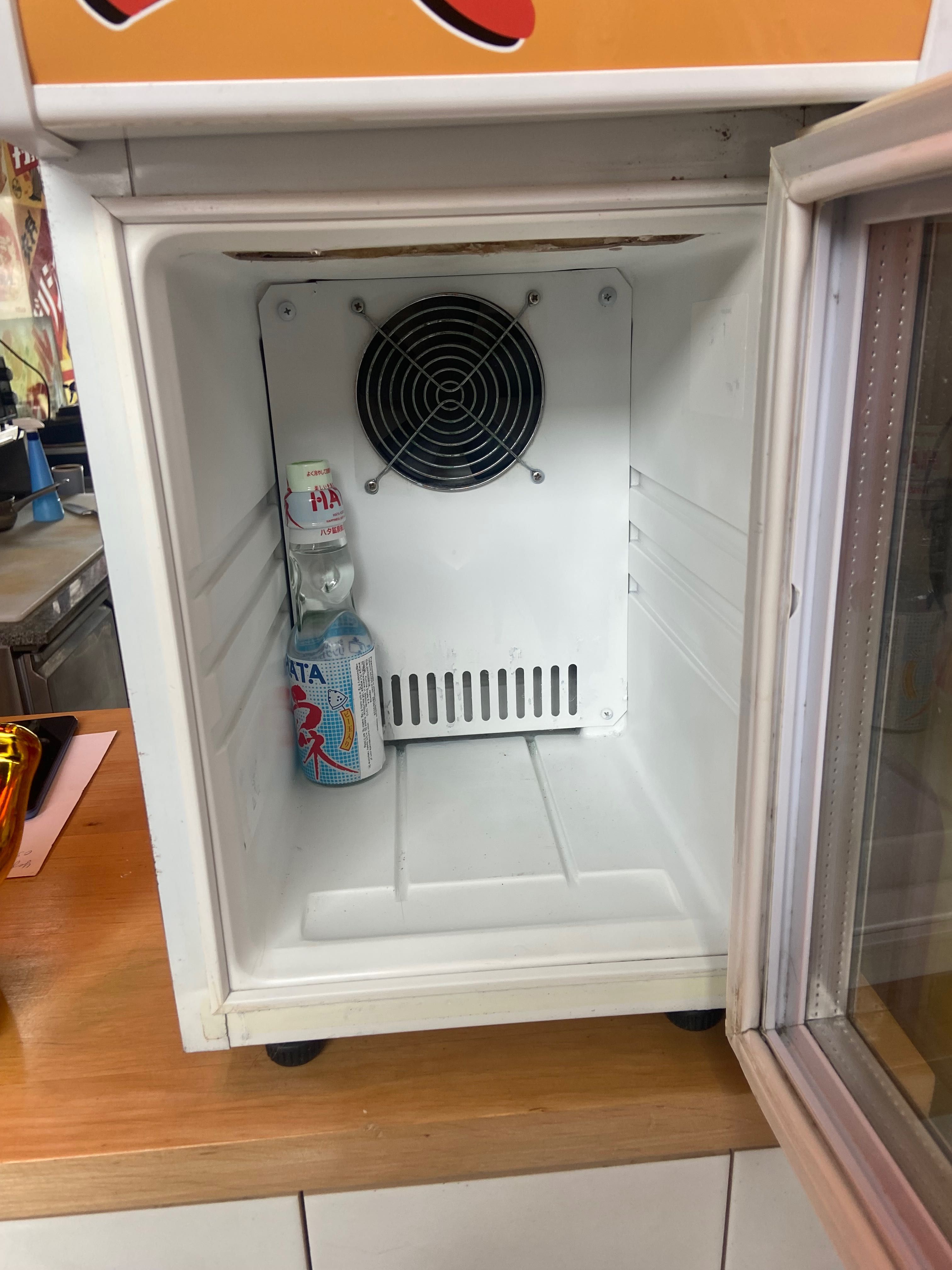 Холодильник для води маленький
