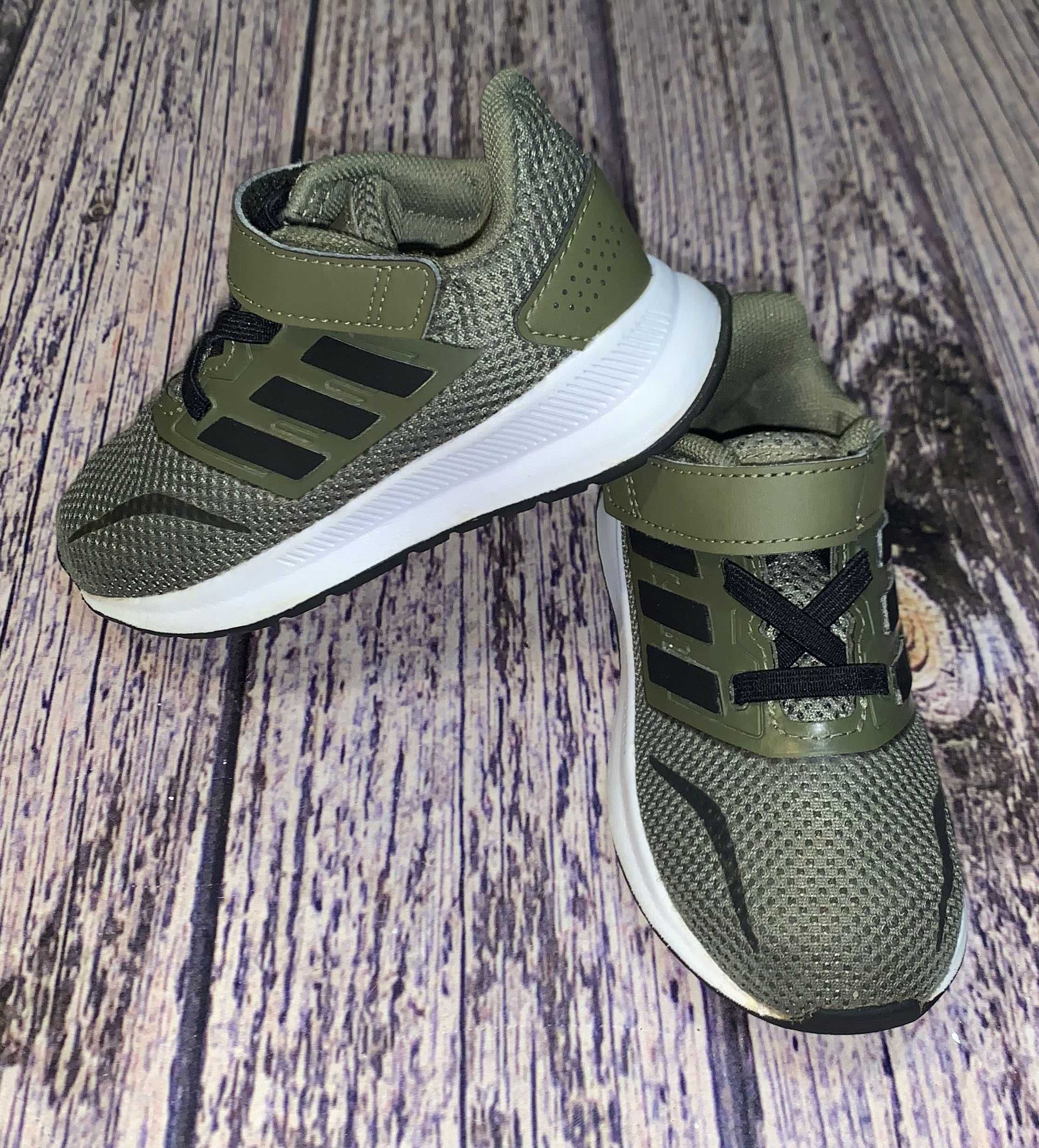 Кроссовки Adidas для ребенка, размер 26 (15 см)