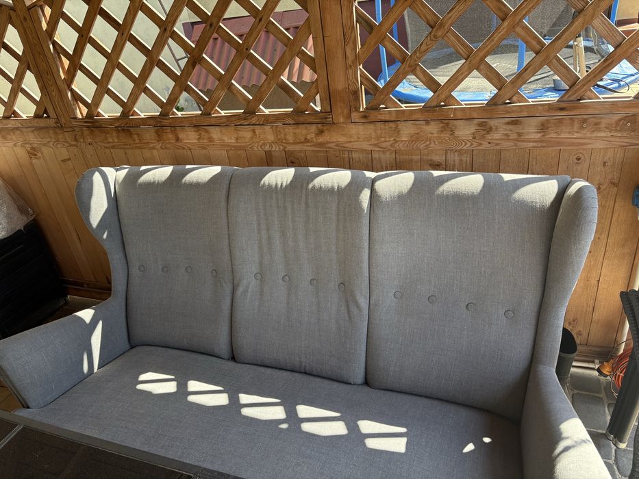 Szara kanapa + 2 pufy Strandmon