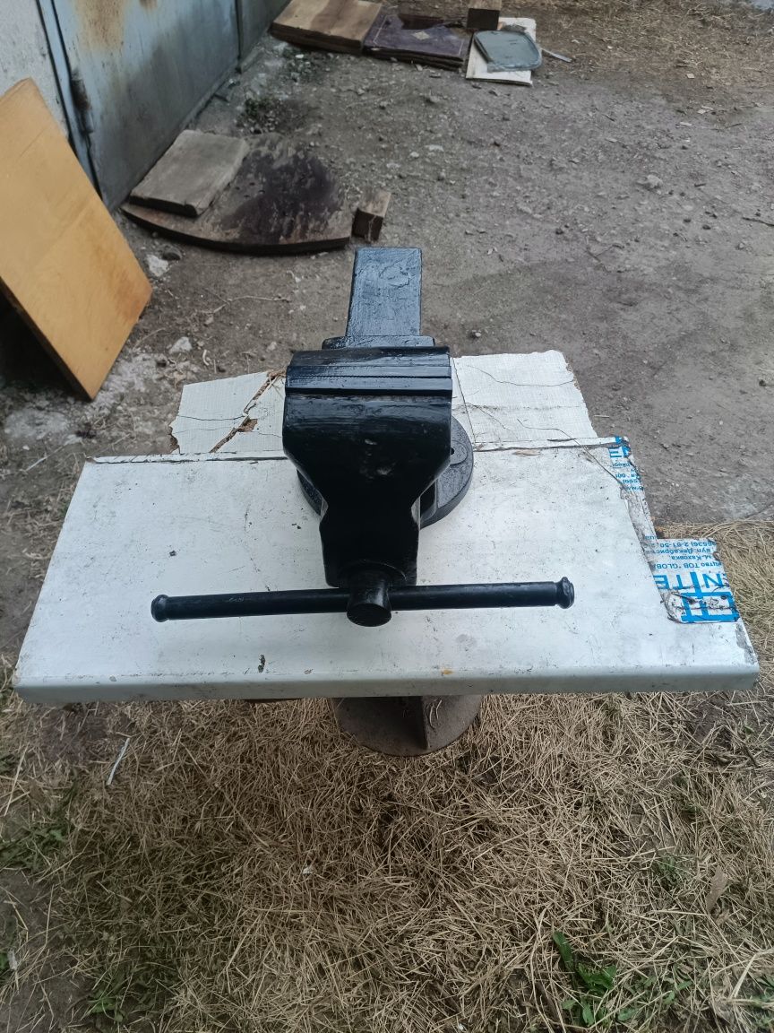 Продам тиски СССР состояние хорошее