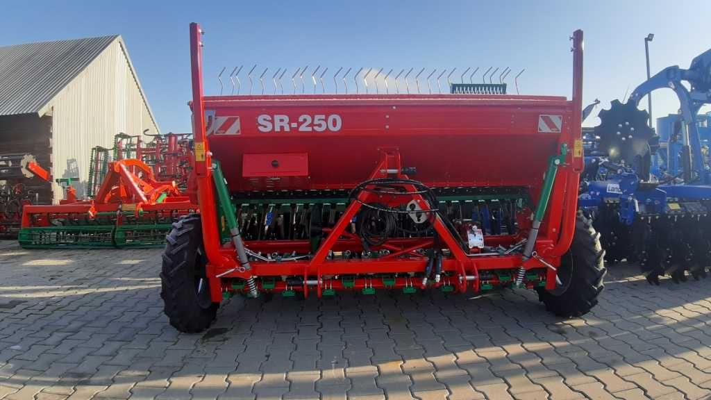 Siewnik Zbożowy AGRO-MASZ SR300 STOPKOWY Talerzowy SN300 2,5m 2,7m 3m