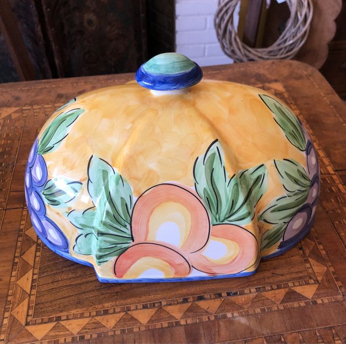 Queijeira com desenhos de fruta