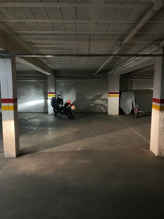 Estacionamento para motos em garagem fechada - Quinta do Conde
