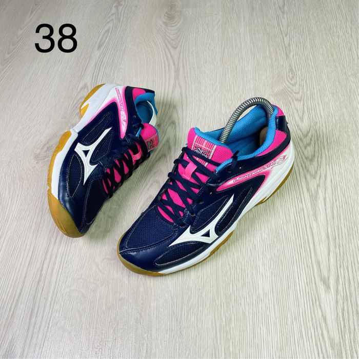 Волейбольные кроссовки mizuno wave lightning