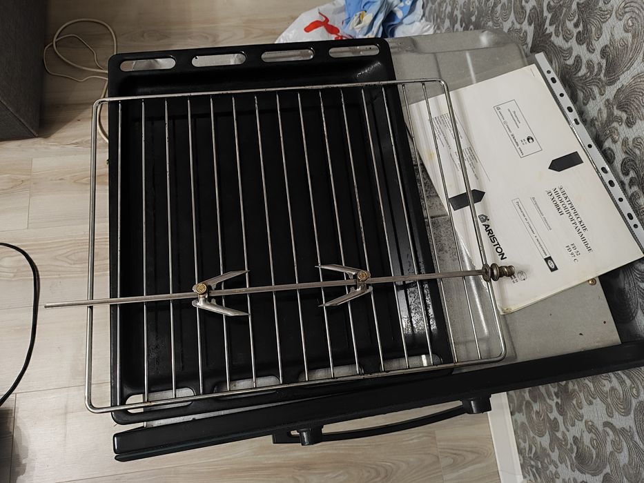 Духова шафа вбудована Ariston