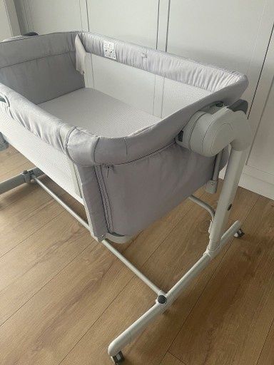 Łóżeczko dostawne Chicco Next2me Magic Evo z kokonem niemowlęcym