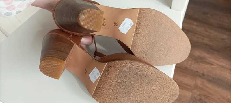 Buty na obcasie ze skóry