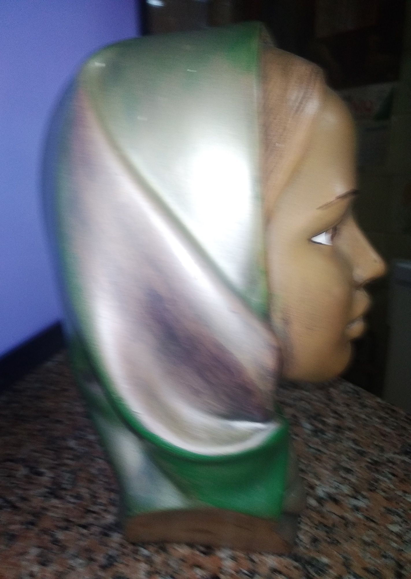 Busto feminino em cerâmica antigo