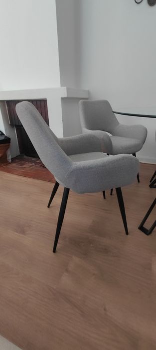 Mesa AREA e conjunto cadeiras HOMA
