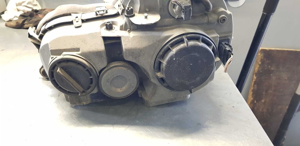 Mercedes E W210 Lampa lewy prawy przód Europa