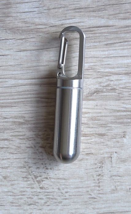 Mini brelok na pigułki tabletki stali nierdzewnej zamykany organizer