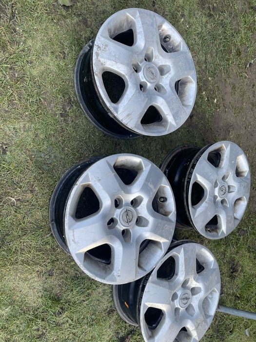 Felgi z kołpakami 15  5x110 zdjęte z Opel meriva
