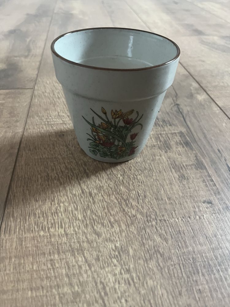 Ceramiczna doniczka w stylu prowansalskim rustykalnym boho