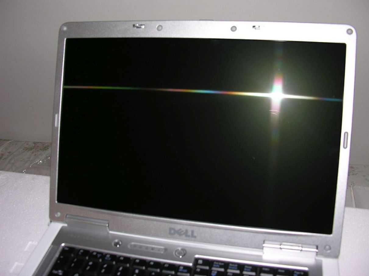 Sprawny laptop Dell, HDD 320G, RAM 2GB, procesor C2D, ekran 15'