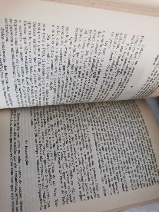 A Defesa Acusa - Colecção Resistência