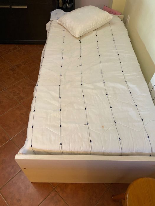 Cama se solteiro e Mesa escritório para desocupar