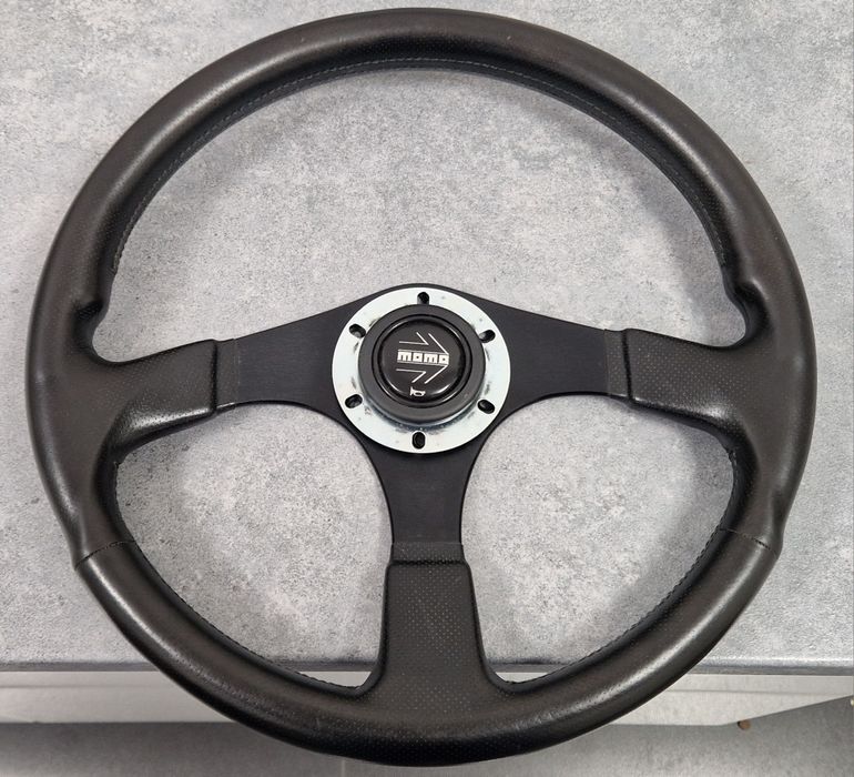 Oryginalna kierownica Momo Corse klakson 1995 skóra z nabą e36