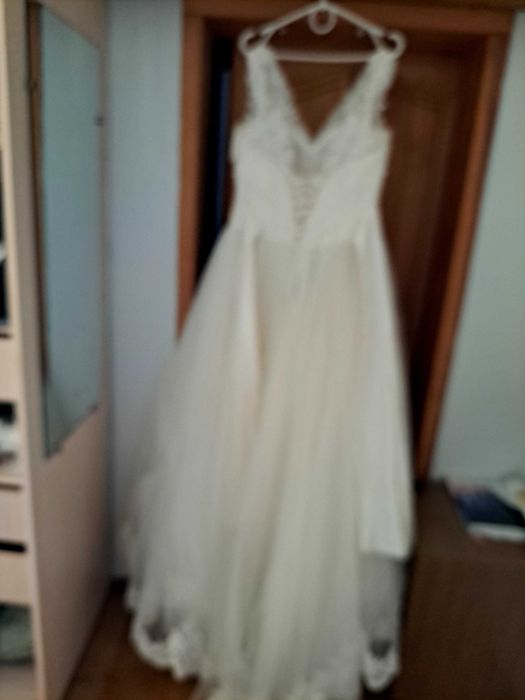 Весільна сукня  в гарному стані