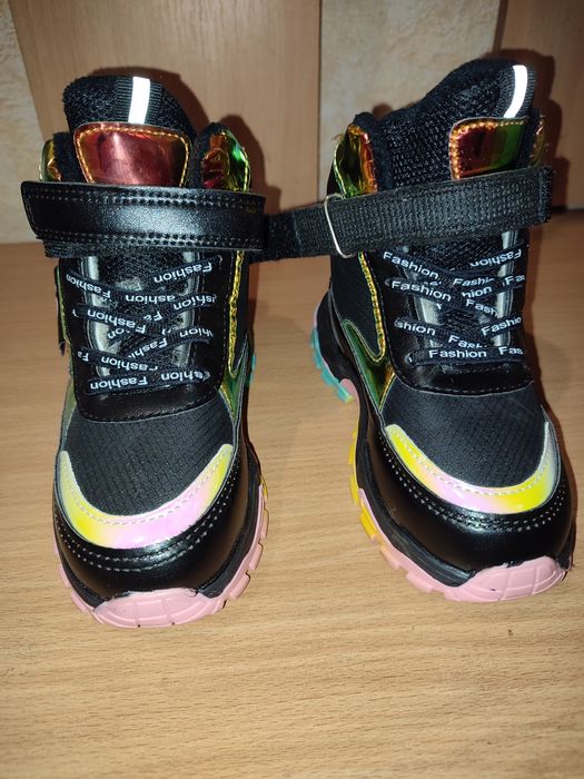 Продам дитяче нове взуття