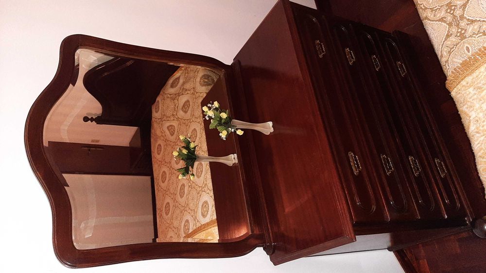 Mobília de quarto casal cama mesa cómoda espelho