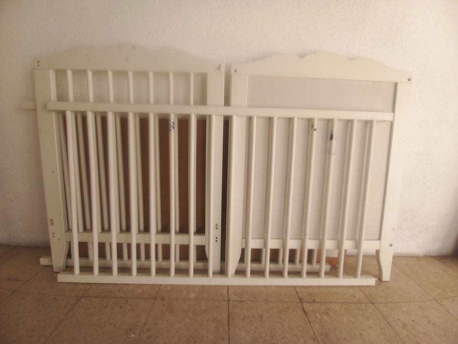 Cama de bebé marca Ikeia