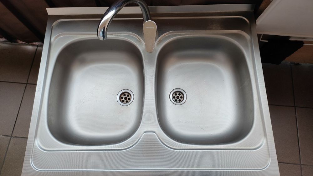 Zlewozmywak Pyramis dwukomorowy, bateria Kuchinox, syfon gratis