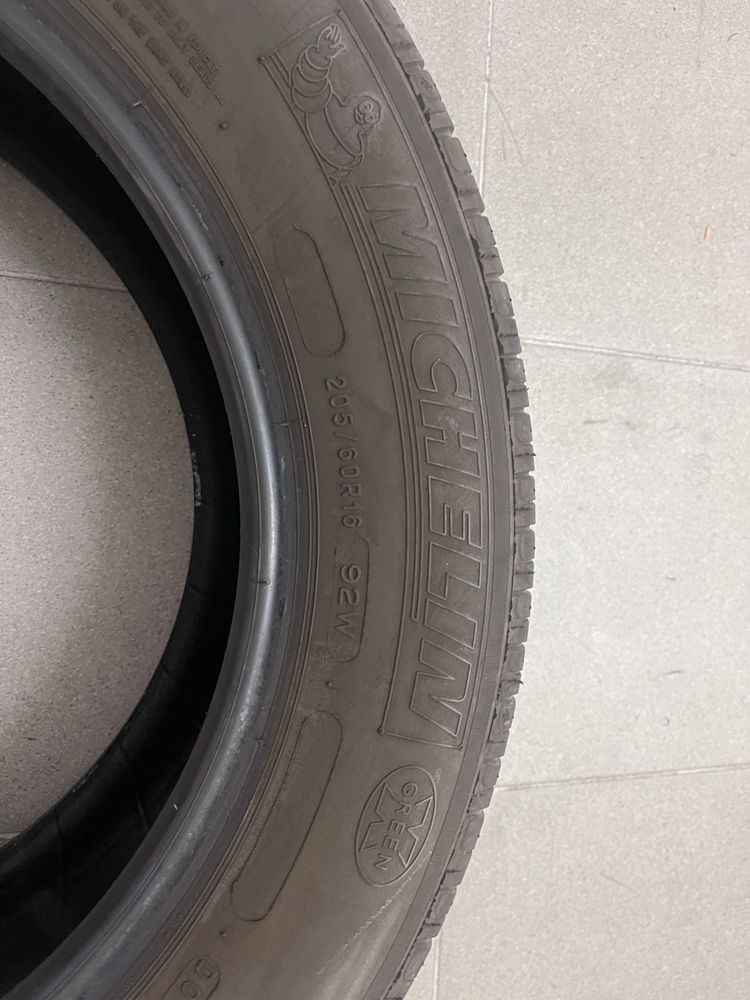 2 pneus Michelin 205/60R/16 92W