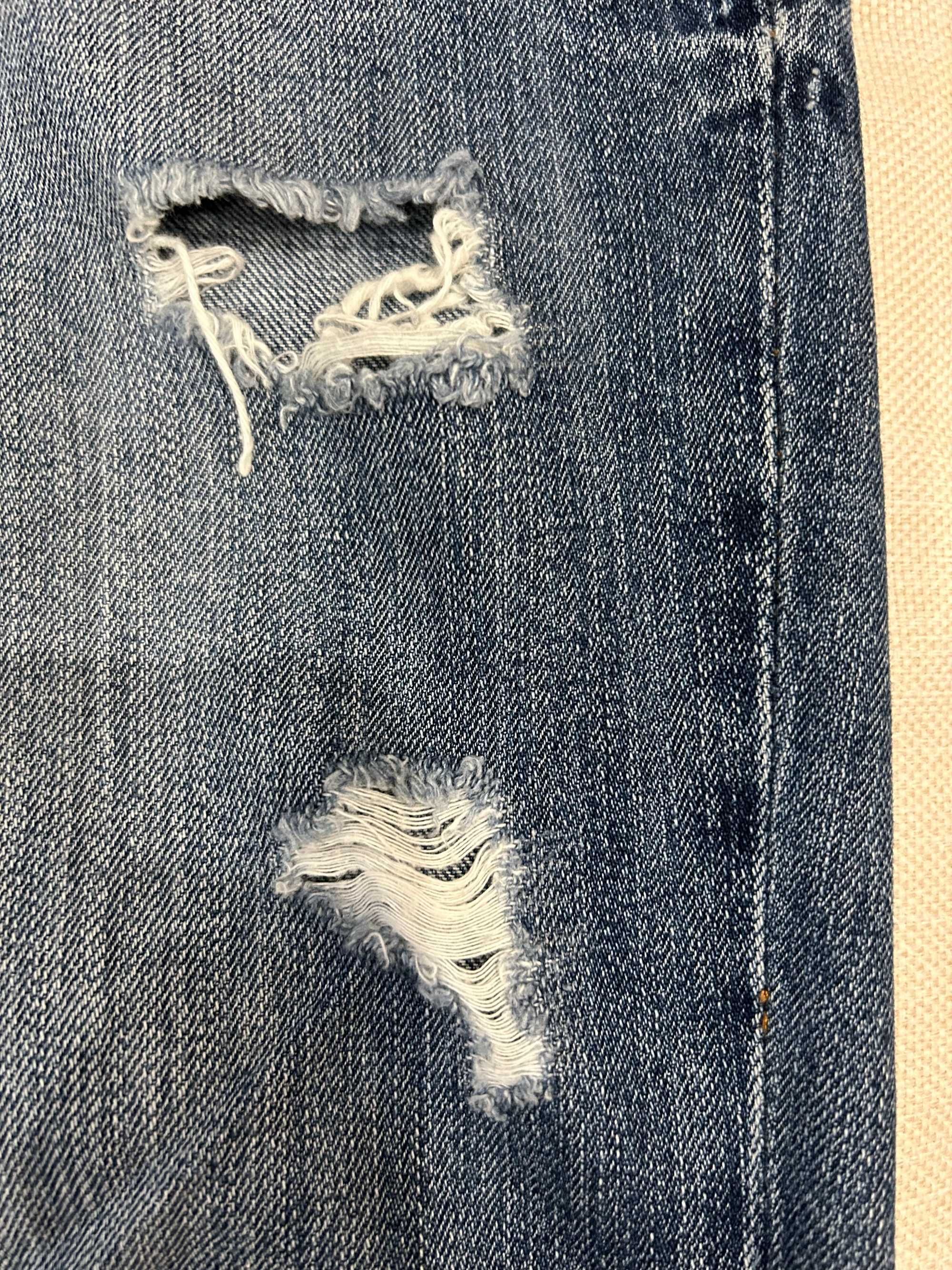 Damskie jeansy z przetarciami