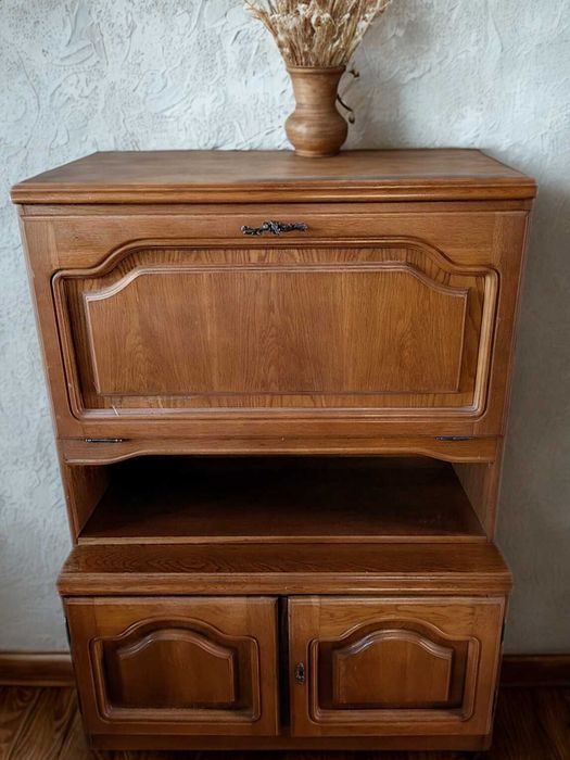 Piękna komoda z barkiem do salonu – część eleganckiego kompletu