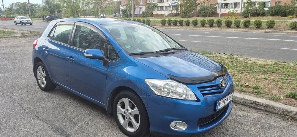 TOYOTA AURIS 1.6 газ/бенз. 2010