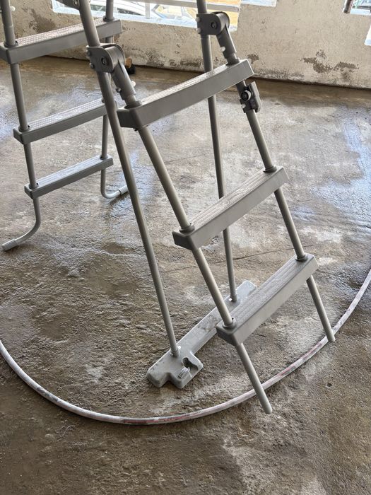 Escada de piscina cinzenta BESTWAY