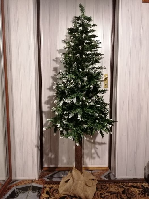 Sztuczna choinka na pniu