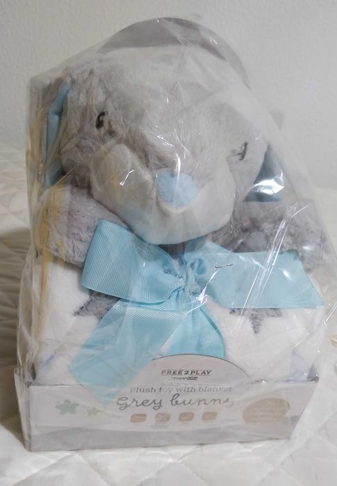 Peluche coelho + Manta de coralina para bebé.