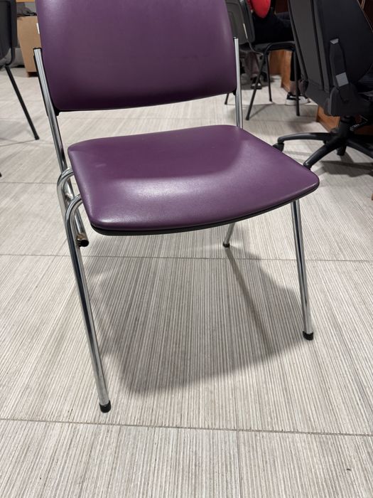 Продам офісні стільці