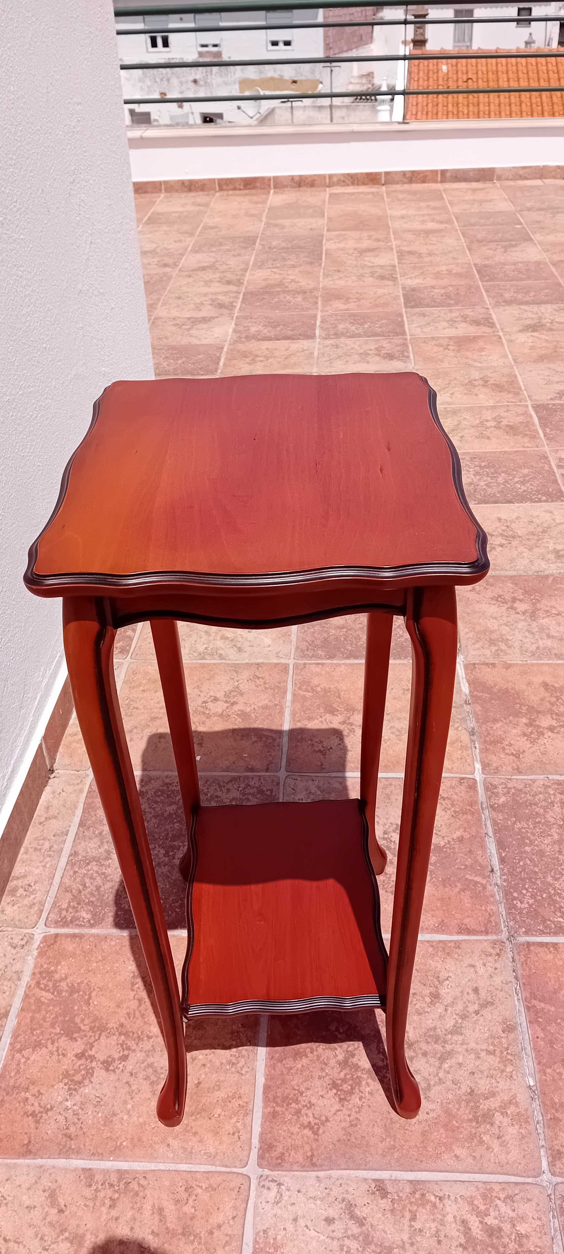 Mesa alta de apoio em madeira maciça!