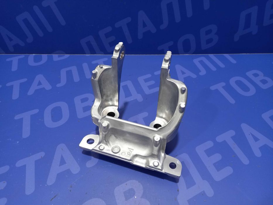 Кронштейн передньої опори двигуна Subaru Outback 2012-2019 41032AJ20A