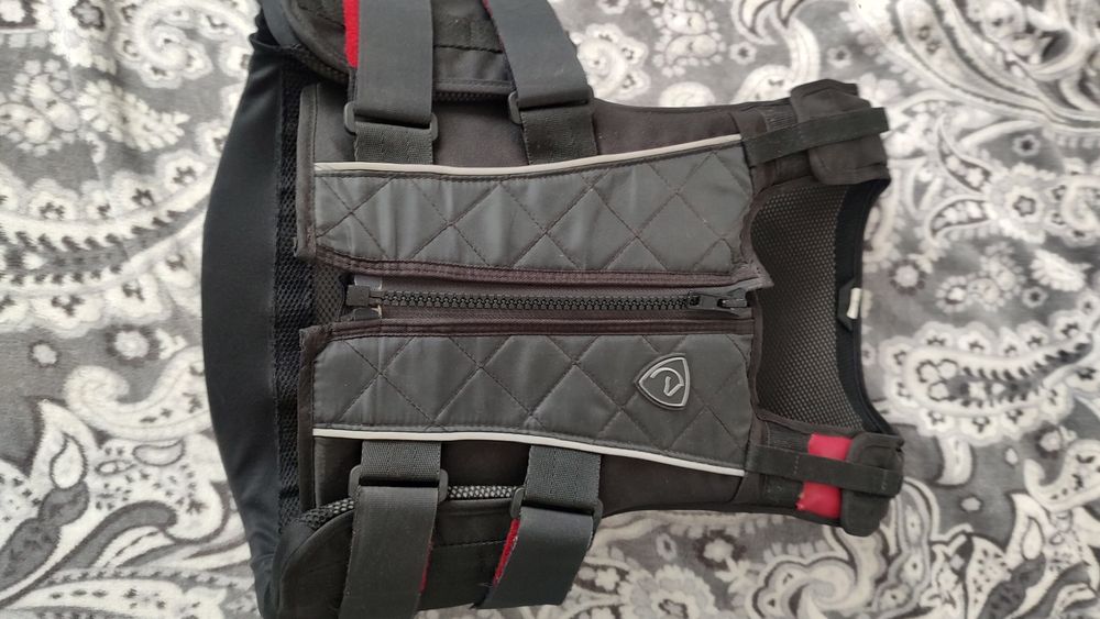 Kamizelka do jazdy konnej.