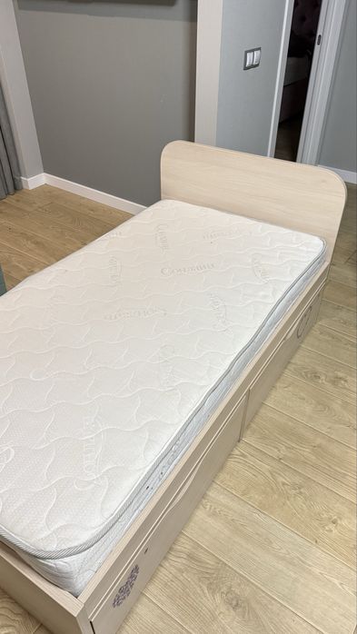 Дитяче ліжко з шухлядами