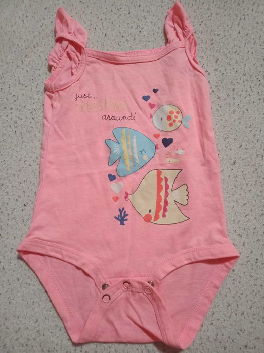 Różowe body na ramiączka z falbankami rybki 80