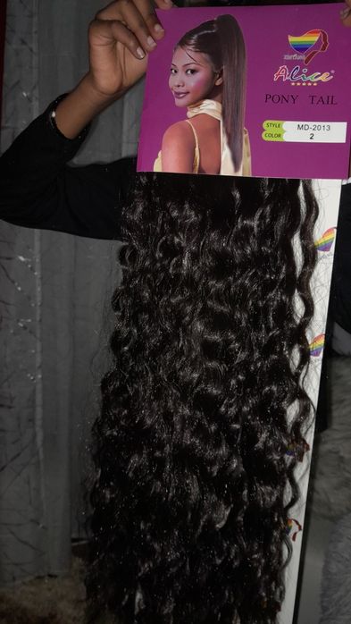 Rabo de cavalo bastante longo