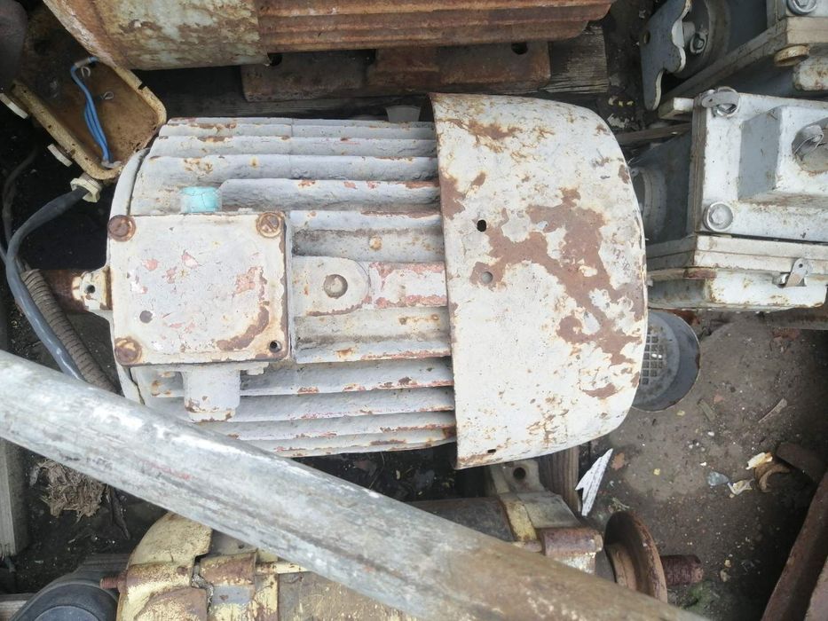 Асинхронные электродвигателя ,в нерабочем состоянии,продам как донора