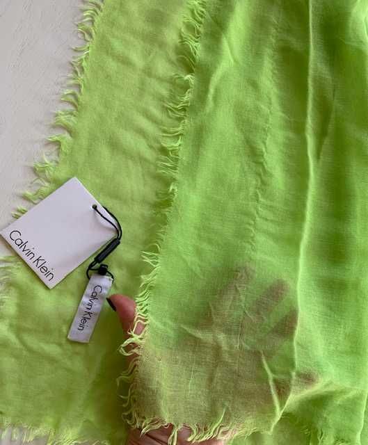 Парео на купальник Calvin Klein, по форме - широкий шарф Неон