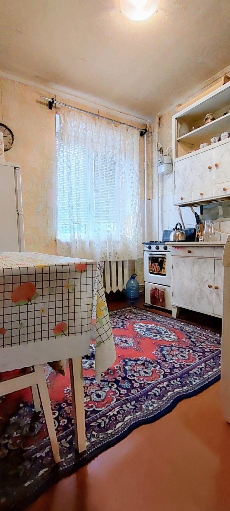 Продам однокімнатну квартиру по вулиці Соборній біля  кінотеатру.