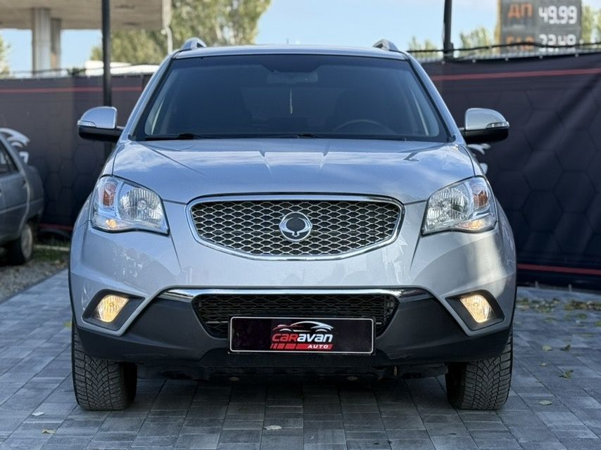 Продам SsangYong Korando 2.0i MT  2013