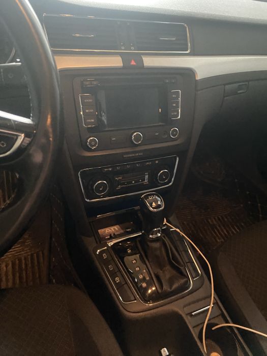 Авто повний привід,сама повна комплектація ,крім шкіри,сервісна книга!