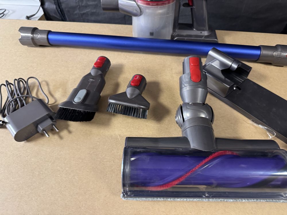 Dyson V8 odkurzacz pionowy bezworkowy