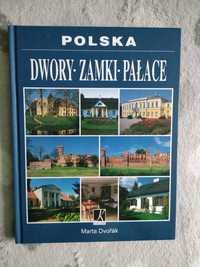 Książka dwory zamki pałace w Polsce