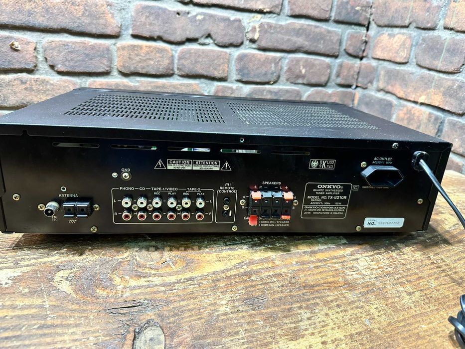 Amplituner Onkyo TX-8210 R